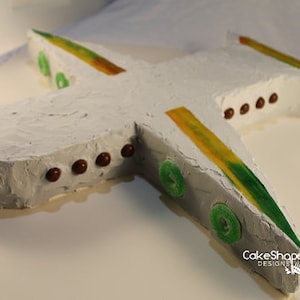 Printable Airplane Cut-up Cake Pattern to create an airplane shaped cake / cut up cake - kids birthday, pilot retirement, flight attendant