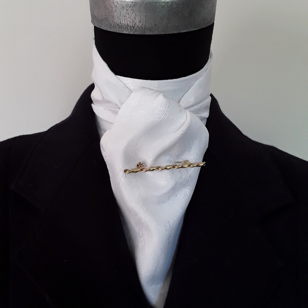 tie t shirt into crop top