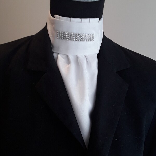 tying a stock tie dressage