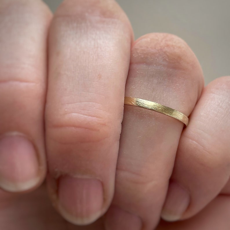 Rustic wedding band set - Gold ring - recycled gold - eco friendly and sustainable - 2mm and 4mm 10kt yellow gold