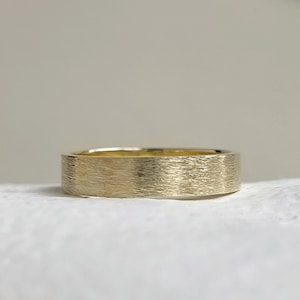 Rustic wedding band set - Gold ring - recycled gold - eco friendly and sustainable - 2mm and 4mm 10kt yellow gold