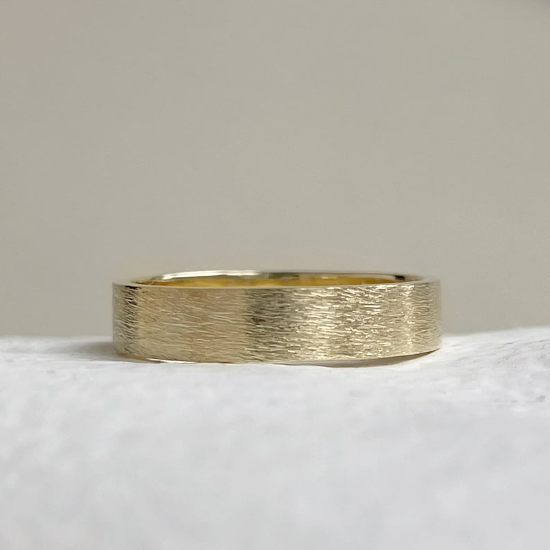 Rustic wedding band set - Gold ring - recycled gold - eco friendly and sustainable - 2mm and 4mm 10kt yellow gold