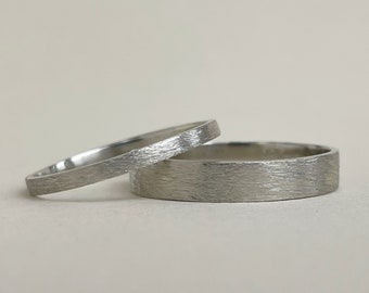 14kt - Rustic wedding band set - Gold ring - eco friendly and sustainable rings - 2mm and 4mm 14kt white gold