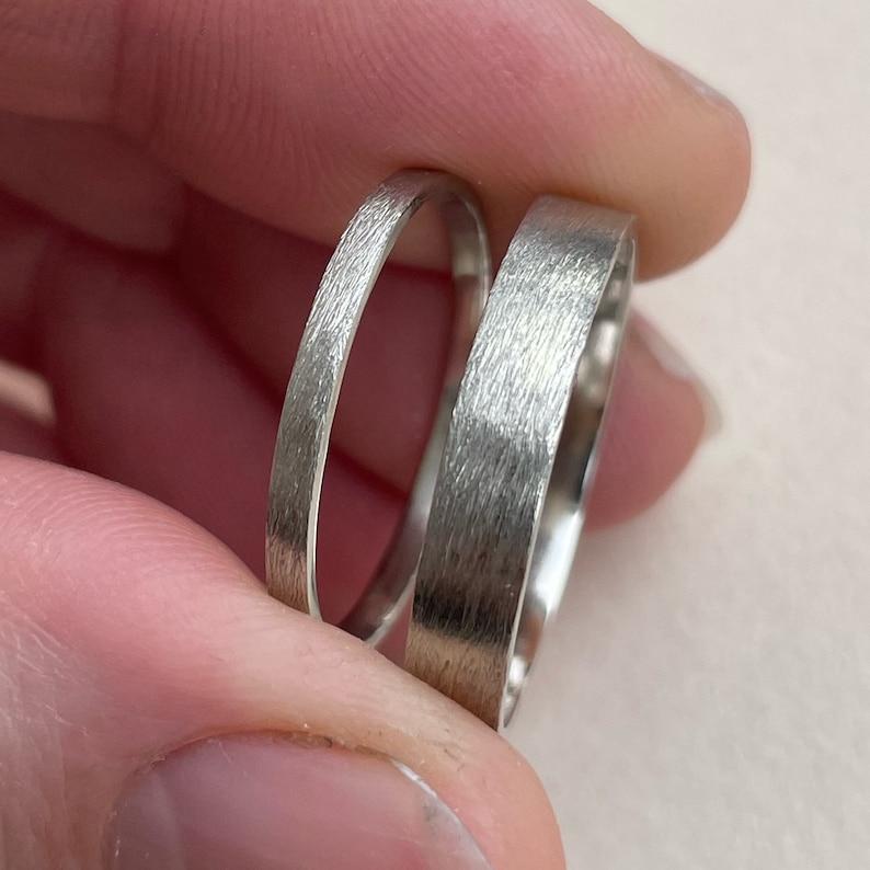 10kt Rustic wedding band set Gold ring eco friendly and sustainable rings 2mm and 4mm 10kt white gold image 2