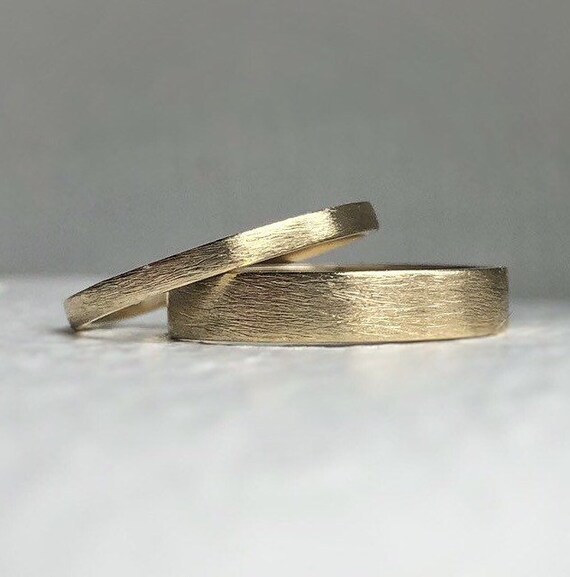 10kt Yellow Gold Security Jewelers 10k Yelllow Gold 5mm Half Round Band Ring Size 9.5