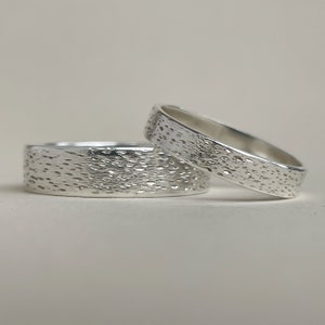 4mm and 6mm widths- 925 - Silver wedding band set - Unique wedding bands his and hers - Wedding bands - Handcrafted - Eco wedding bands