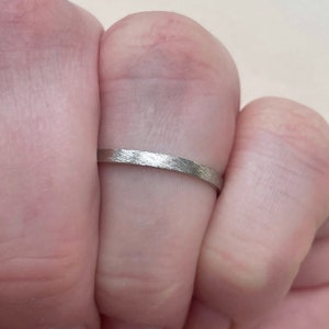 10kt Rustic wedding band set Gold ring eco friendly and sustainable rings 2mm and 4mm 10kt white gold image 4
