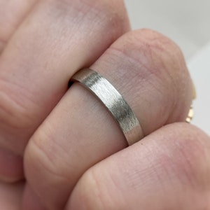 10kt Rustic wedding band set Gold ring eco friendly and sustainable rings 2mm and 4mm 10kt white gold image 3