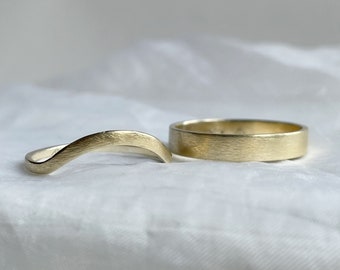 2mm and 4mm 10kt yellow gold - High arch rustic wedding band set - Gold ring - recycled gold - eco friendly and sustainable