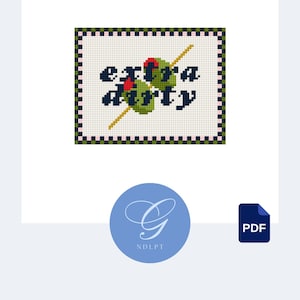 Puede incluir: Diseño de punto de cruz con las palabras "extra dirty" y dos aceitunas en un palillo. El diseño está enmarcado con un borde negro, rosa y verde. Las palabras "pdf stitch guide" están en la parte superior.