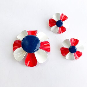 1960s Red White Blue Jewelry Set 60s Flower Brooch & Clip Earrings Set image 3