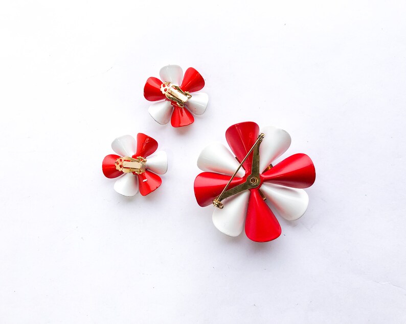 1960s Red White Blue Jewelry Set 60s Flower Brooch & Clip Earrings Set image 8