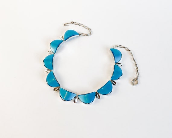 1960s Blue Lucite Necklace | 60s Blue Plastic Nec… - image 3