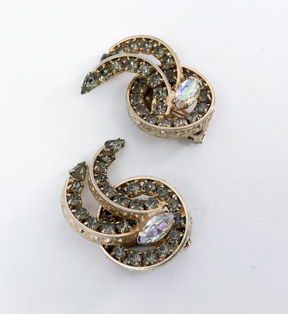 Alice Caviness | 1950s Gold Swirl Rhinestone Earr… - image 5