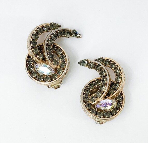 Alice Caviness | 1950s Gold Swirl Rhinestone Earr… - image 2