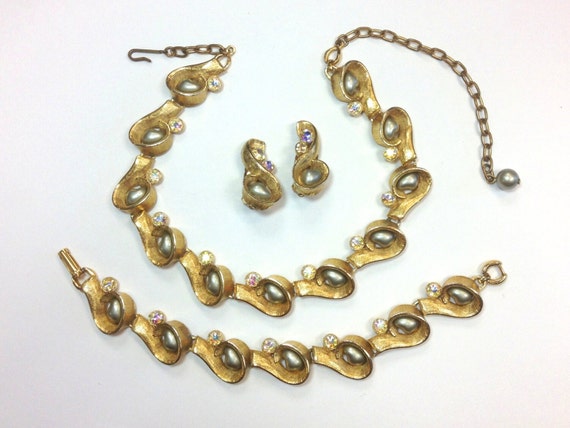 1960s Brushed Gold & Gray Faux Pearl Parure Jewel… - image 1