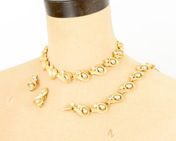1960s Brushed Gold & Gray Faux Pearl Parure Jewel… - image 4