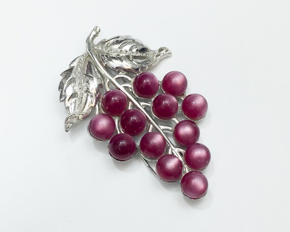 1940s Pink Grape Dress Clip | 40s Magenta Grapes D