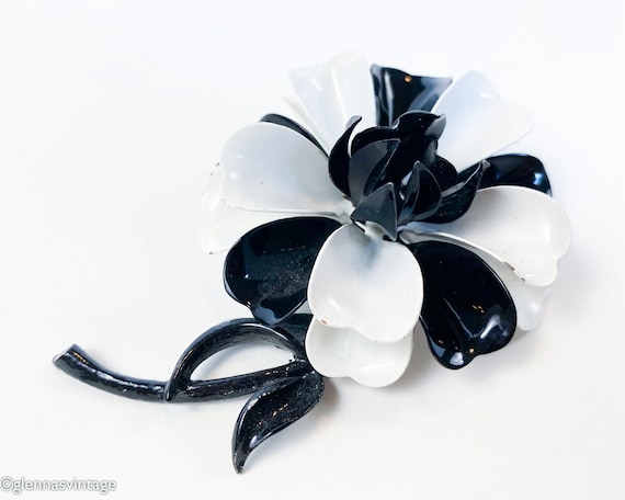 1960s Black & White Flower Brooch | 60 Black Whit… - image 9