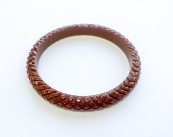 1930s Brown Bakelite Bangle | 30s Brown Crisscross Bakelite Bracelet | Brown Carved Bakelite Bangle