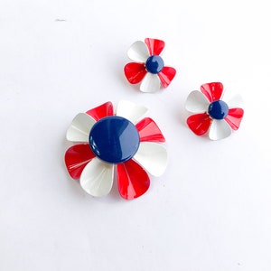 1960s Red White Blue Jewelry Set 60s Flower Brooch & Clip Earrings Set image 7