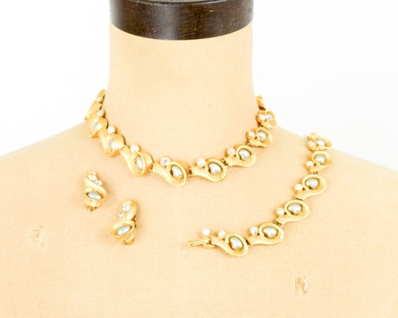 1960s Brushed Gold & Gray Faux Pearl Parure Jewel… - image 5