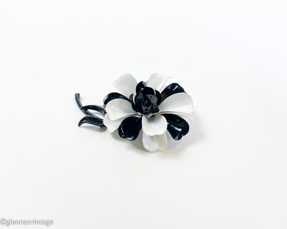1960s Black & White Flower Brooch | 60 Black Whit… - image 6