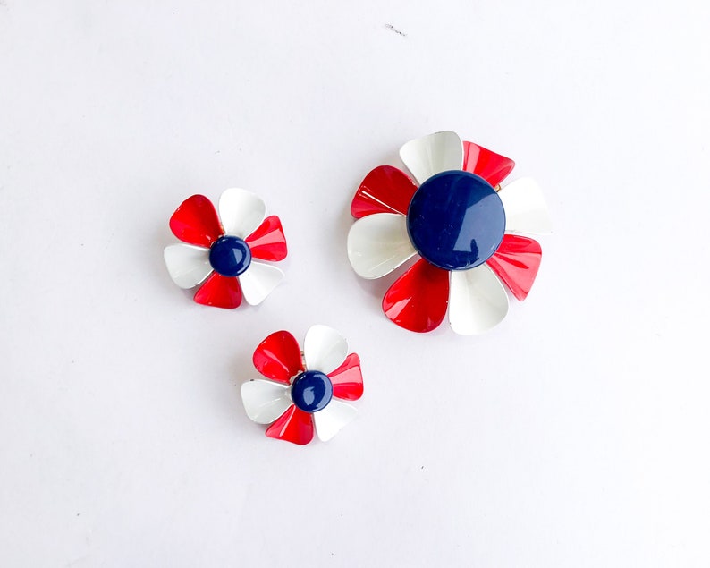 1960s Red White Blue Jewelry Set 60s Flower Brooch & Clip Earrings Set image 2