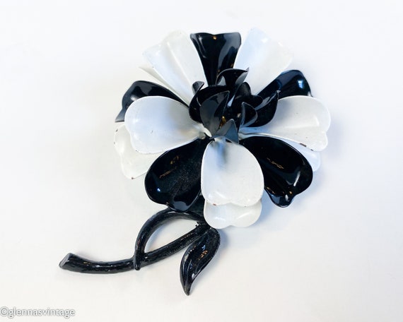1960s Black & White Flower Brooch | 60 Black Whit… - image 1