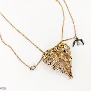 Betsey Johnson | 1980s Gold Wings Pendant Necklace | 80s Gold Pendant Necklace | Betsey Johnson