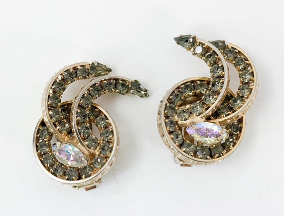 Alice Caviness | 1950s Gold Swirl Rhinestone Earr… - image 3