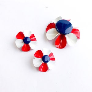 1960s Red White Blue Jewelry Set 60s Flower Brooch & Clip Earrings Set image 5