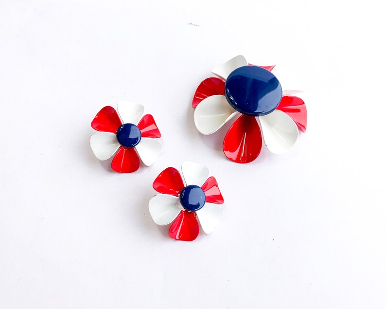 1960s Red White Blue Jewelry Set 60s Flower Brooch & Clip Earrings Set image 5