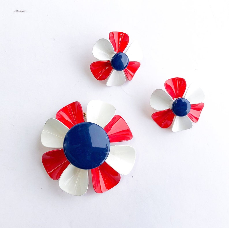 1960s Red White Blue Jewelry Set 60s Flower Brooch & Clip Earrings Set image 1