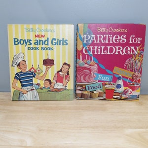 Vintage 1960&#39;s Betty Crocker MCM Kids Cook Books