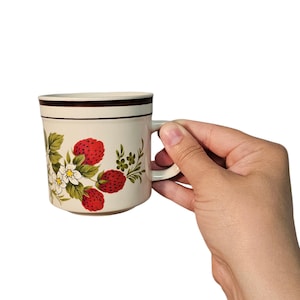 Vintage Discontinued Fine China (FCC116) Stoneware Strawberry 8oz Coffee Mug