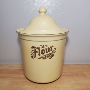 Vintage Pfaltzgraff Village Discontinued 3.5 QT Flour Stoneware Canister