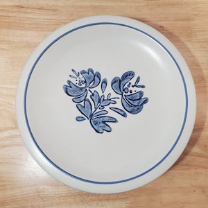 Vintage Pfaltzgraff Yorktowne Stoneware Dinner Plates