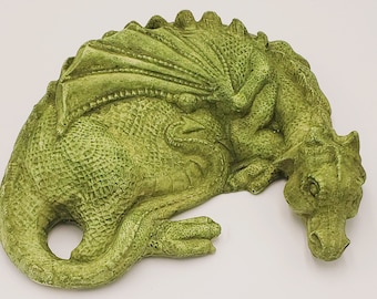 Año del dragón, estatua de dragón, dragón durmiente, dragón de cemento, dragón de piedra, decoración de jardín, arte de fantasía, bebé dragón, figura de dragón