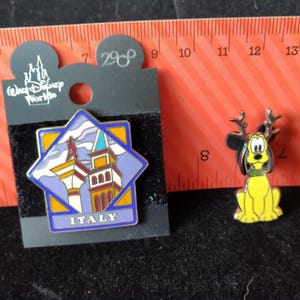 2 pines de Walt Disney 2000 Italia y Pluto el reno