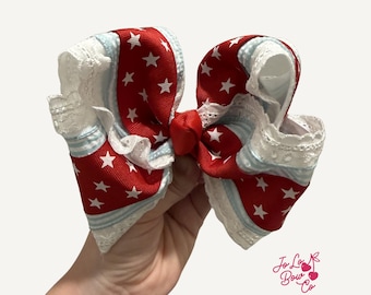 Lazo de boutique con ribete de ojales de seersucker rojo, blanco y azul, accesorio para el cabello rojo, blanco y azul