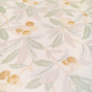 Motif Vintage Wallpaper Neutral Leaves and Berries
