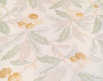 Motif Vintage Wallpaper Neutral Leaves and Berries