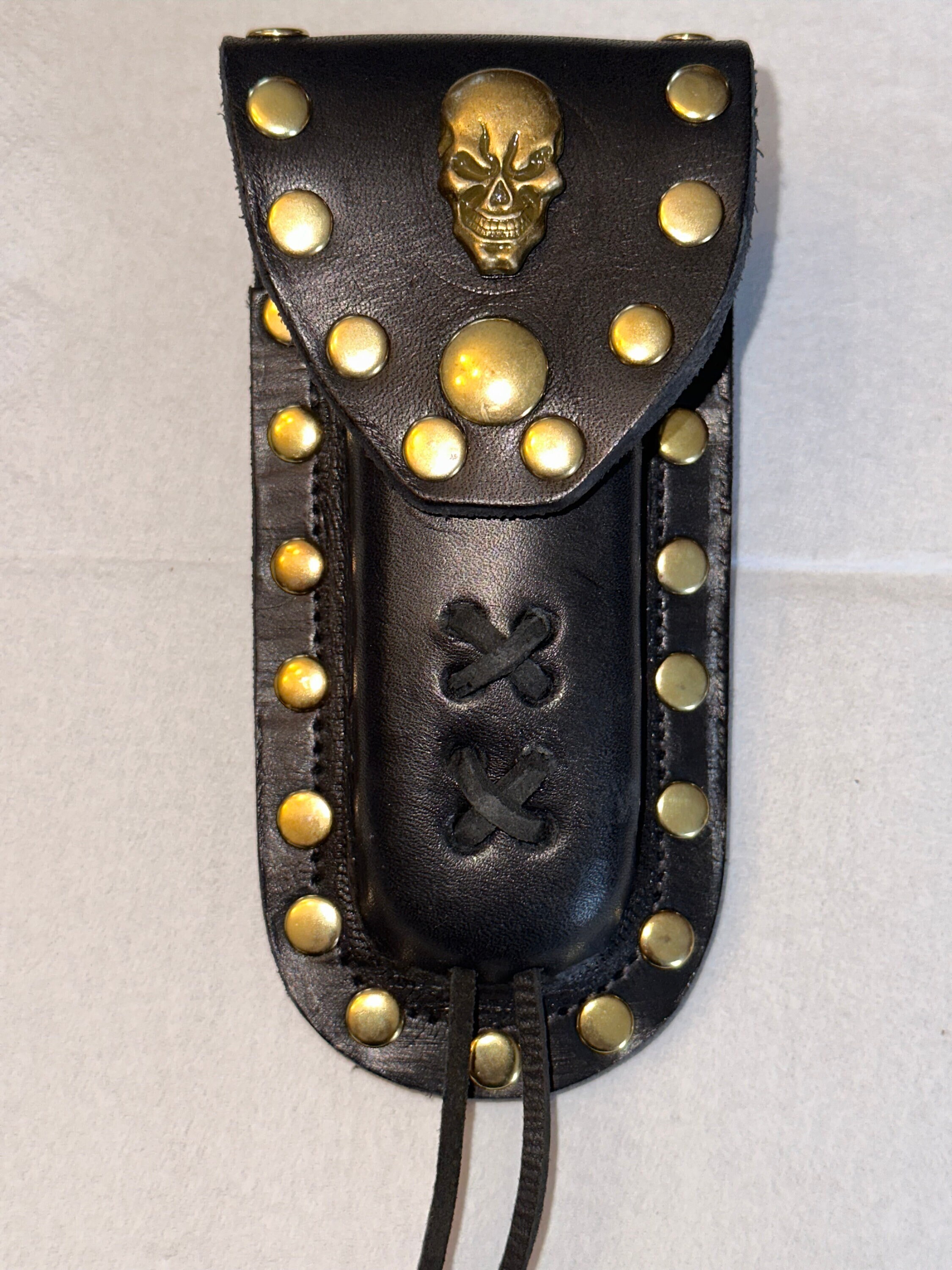 Buck 110 Leather Knife Case - Gold Skull (Black)