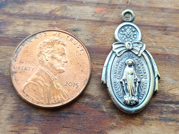 Vintage Beautiful Antique Catholic Medal Sacred H… - image 4