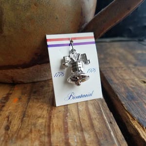 Vintage Cute 1976 Sterling Silver Bicentennial Liberty Bell Philadelphia PA Charm Bracelet Charms on Card Jewelry Travel Souvenir USA Kinney