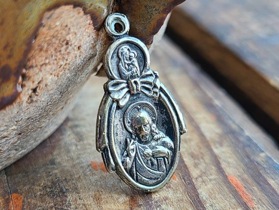 Vintage Beautiful Antique Catholic Medal Sacred H… - image 3