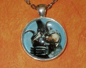 Pendentif cabochon Megalon en argent Monstre géant Kaiju Collier geek 61 cm Godzilla