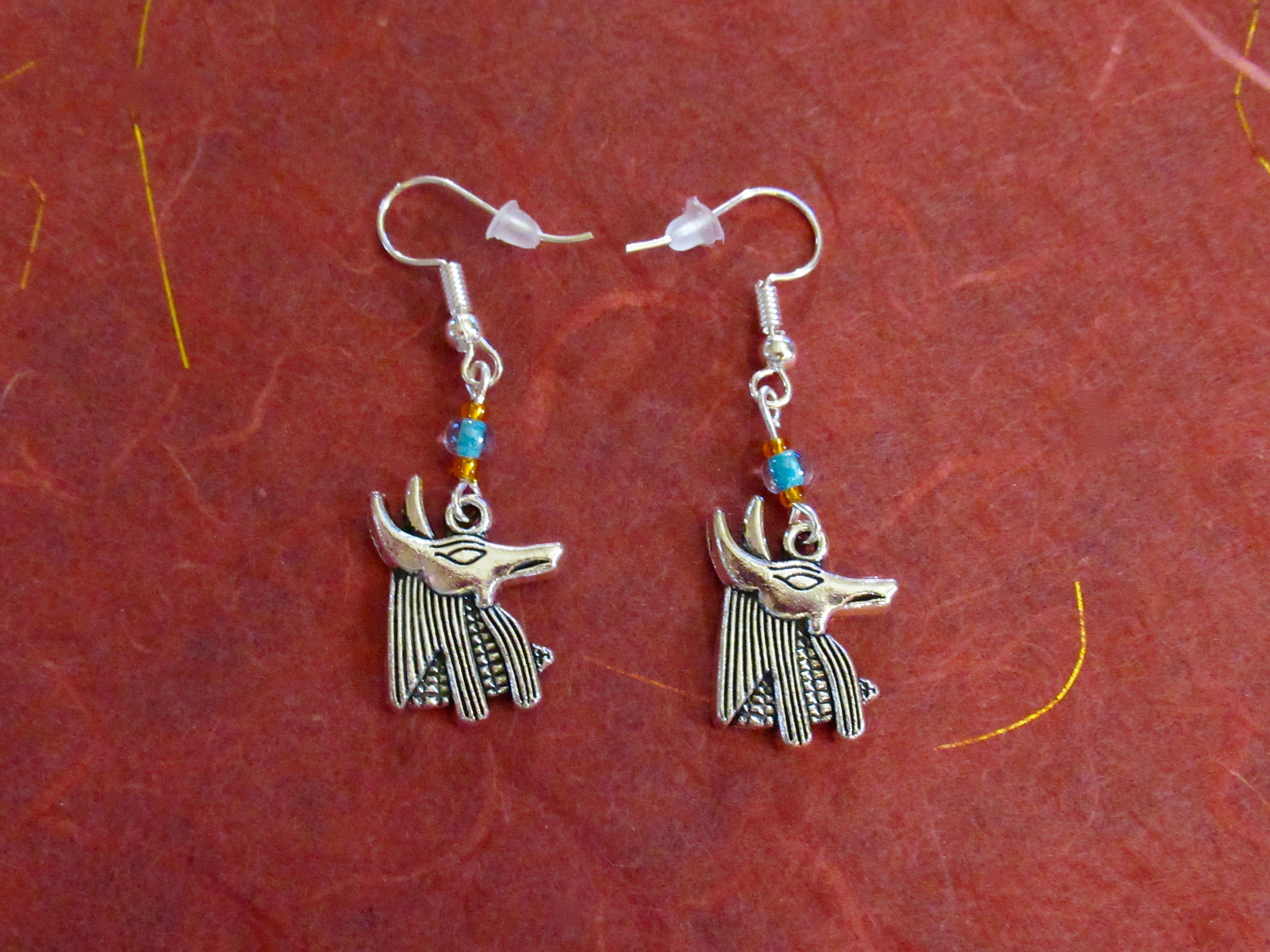 Pendientes símbolo Anubis - Colección Nueva 2026