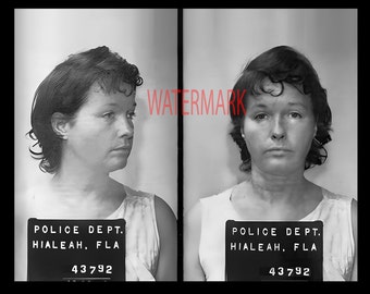 Bettie Page’s mugshot from October 29th 1972.  Police Mug-shot Digital Reproduction choose the size , Black and White Photo  m32